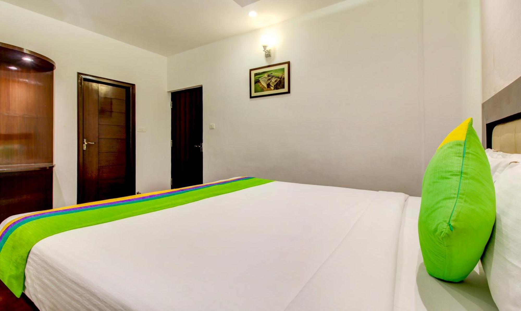 Treebo The Sai Leela Suites R T Nagar Бенґалуру Екстер'єр фото